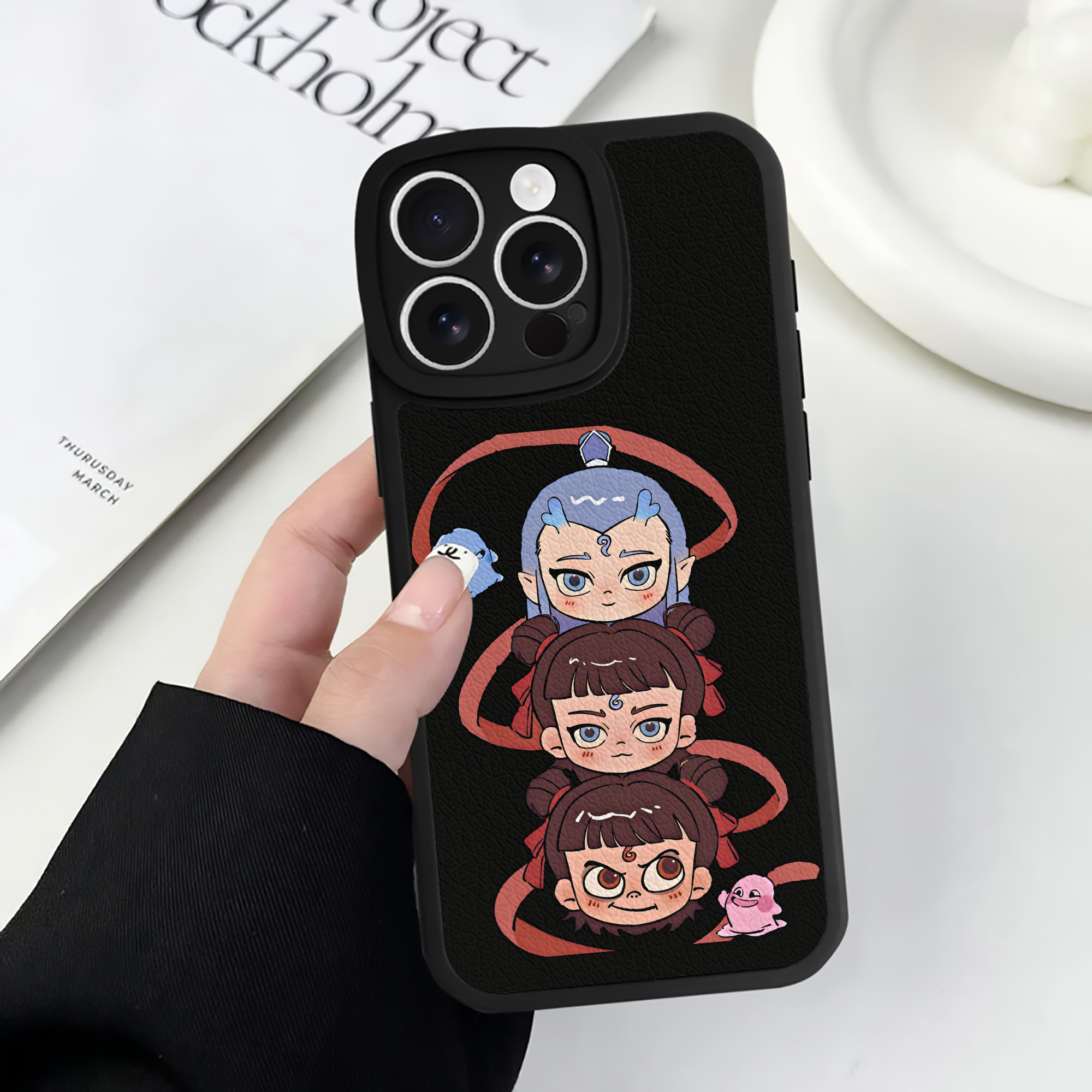 （画像用） Ne Zha 2 ナタ 魔童の大暴れ 【iPhone 16シリーズ対応】シリコンスマホケース（レザー調） 材質：シリコン